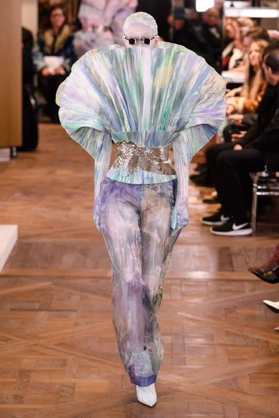 Look 15
